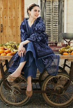 Designing Blouse, Pakistani Attire, Actress Dress, Desi Aesthetics, Hania Amir, Dresses Traditional, Aesthetic Ootd, Pakistani Suit