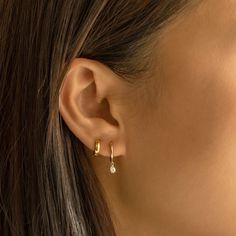 Gold Hoop Double Piercing, Tiny Double Hoop Earrings, Earrings 2 Holes Silver, Second Ear Piercing Loop, Gold Ear Stacking, Gold Hoop Earrings 2 Piercings, Double Gold Earrings, Gold Double Piercing Stud, Hoop In Second Piercing