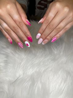 pink croc nails with stars and frenchies! Nail Ideas Christmas Pink, Pink Gator Nails, Pink And White Croc Nails, White Nails Stars, Pink And Green Nails Acrylic, Pink Croc Nails, Pink Simple Nails, Gel X Nail Ideas