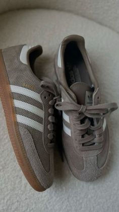 Must Have Sneakers, Suede Adidas, Samba Sneakers, Adidas Streetwear, Sneaker Trends, Trainers Adidas, Trendy Footwear, Samba Shoes, Trendy Shoes Sneakers