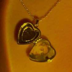 #dominicfike #dominic #dominicdavidfike #heartlocket #necklace #aesthetic Necklace Aesthetic, Heart Locket Necklace, Heart Locket, Locket Necklace, Locket, Ios, Pins