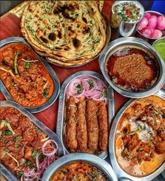 Pakistani Food Traditional Aesthetic, Pakistani Desi Food Photography, Pakistani Food Photography, Pakistani Food Traditional, Indian Fast Food, Indian Food Photography, Variety Food, Vegetarian Snacks Recipes, Desi Food