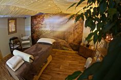 Massage Room Ceiling Ideas, Reiki Room Ideas, Spa Massage Room, Spa Room Ideas, Massage Room Design, Massage Room Ideas, Massage Ideas, Massage Room Decor