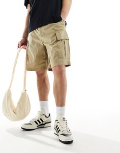 Shorts by Weekday Take the short cut Regular rise Drawstring waistband Functional pockets Relaxed fit Cargo Shorts For Men, Short Cargo Pants Outfit Men, Brown Cargo Shorts Outfit, Brown Cargo Shorts Outfit Men, Khaki Shorts Outfit Mens, Relaxed Fit Khaki Cargo Shorts, Styling Shorts, Short Cargo, Cargo Shorts Men Outfits