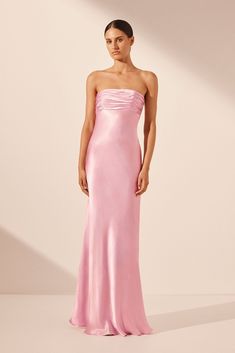 Strapless maxi dress with ruched bodice detail in a LENZING™ ECOVERO™ with luxurious satin finish. Contributing to a cleaner environment, LENZING™ ECOVERO™ viscose fibres omit 50% less greenhouse gas emissions and utilise less water than conventional viscose. Pink Silk Prom Dress, Portugal Outfits, Shona Joy Dress, Prom Dress Inspo, Spring Formal, Shona Joy, Prom Dress Inspiration, Cute Prom Dresses, Senior Prom