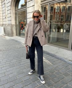 Straight Jeans Outfit Fall, Minimal Style Outfits, Straight Jeans Outfit, Smart Casual Women Outfits, Smart Casual Women, Persian Fashion, Jeans Outfit Fall, Outfit Inspo Fall