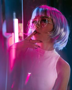 Moody Portrait Photography, Moody Portrait, Neon Photography, Dark Portrait, Photography Trends, 얼굴 그리기, Pose Fotografi, Photographie Portrait Inspiration, Neon Aesthetic