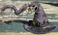 steampunk witch | Steampunk Witch's hat Witchy Hats, Witches Costume, Witch Ideas, Steampunk Witch, Steampunk Hats, Witches Night, Halloween Steampunk, Witches Night Out, Witches Hats