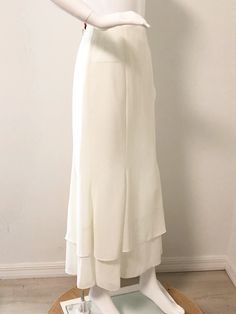 This is a lovely two tiered ivory skirt from Via Condotti Florida. Size tag 8, no stretch. Back zipper. Original tags still attached. Measurements taken with skirt laying flat and doubled where appropriate. In order to determine fit we recommend comparing measurements with an item that fits you well. Length 38 inches Waist 28 inches Hips 38 inches Always happy to answer questions. All sales considered final, unless item is grossly misrepresented. Thank you for shopping with us at We Wear Vintage Formal Long Cream Skirt, Elegant Cream Maxi Skirt, Elegant Cream Maxi Skirt With Relaxed Fit, Elegant Layered Tiered Skirt, Elegant Layered Skirt For Spring, Elegant Tiered Skirt, Formal Cream Skirt, Elegant Layered Hem Skirt For Spring, Cream Formal Skirt