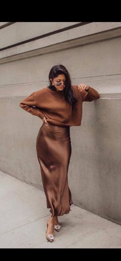 Winter Church Outfits, Church Outfit Winter, Silk Dresses Outfit, Silk Skirt Outfit, Hiking Outfit Summer, Rock Outfit, Fall Hiking, Stil Elegant, Backpacking Gear