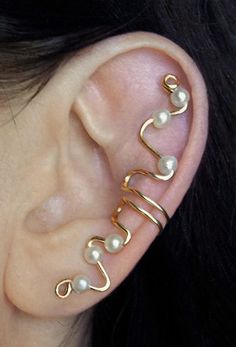 Gold Ear Cuff 24K Gold plated Ear Wrap by ElectriccDreams on Etsy, $11.50 Ear Cuff Diy, قلادات متدلية, Wire Jewelry Rings, Wrap Earrings, Gold Ear Cuff, Silver Ear Cuff, Diy Wire Jewelry, Handmade Wire Jewelry, Ear Cuffs