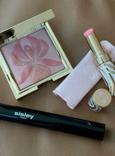 Money Girl, Shower Skin Care, Beauty Care Routine, Make Up Inspo, Cosmetic Skin Care, Lip Glow, Glitz And Glam, Pretty Makeup, Cute Makeup