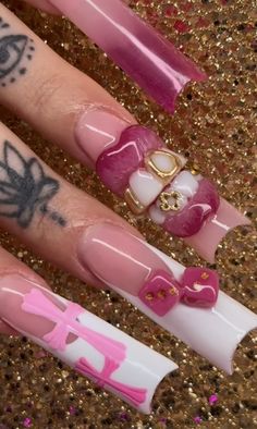 24th Birthday Nails Ideas, Gel Nail Polish Art, Spray Nails Design, Dum Dum Nails, Nicki Minaj Nails Ideas, Bb Belt Nails, Y2k Junk Nails, 2000 Inspired Nails