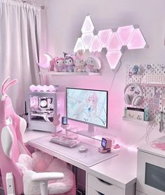 Get ready for this cute pastel pink gaming setup, featuring a pink gaming chair complete with bunny ears, all on top of a white desk with a pink and white keyboard. Meanwhile, the monitor shows anime art, complemented by hexagonal LED lights above. A white PC case with pink lighting, plushies on its shelves, and a pegboard of accessories round out the space in cute coziness. Credit: @b4bywhale #PastelGaming #BunnyEarsChair #PinkAesthetic #GamingSetup #RGBLighting #CuteDesk #PixelValley #TechDecor #DeskGoals #GamerLife #AestheticSetup #GamingRoomSetup #GamingRoomDecor #OrganizedWorkspace Pink And White Gaming Room, Cute Pink Desk Setup, Cute Pink Pc Setup, Pastel Gamer Room, Girly Pc Setup Aesthetic, Pink And White Pc Setup, White And Pink Pc Setup, Cute Gaming Set Up, Pink And White Keyboard