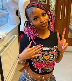 Cute Trendy Hairstyles Braids, Beach Hairstyles For Black Women Braids, Short Pink Knotless Braids, Short Knotless Braids With Beads Pink, Knotless Braids Hairstyles Y2k, Red Peekaboo Box Braids With Beads, Cute Colored Braids, Long Box Braids With Beads At The End, Peakooboo Braids