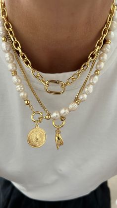 Chunky pearls & gold Jewelry Essentials, Classy Jewelry, Jewelry Lookbook, Stacked Jewelry, Girly Jewelry, 가을 패션, Jewelry Inspo, Dream Jewelry