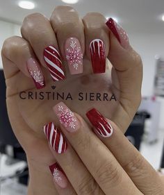 Christmas Nail Designs Acrylic, Cosmic Nails, Nail Polish Art Designs, Reflective Nails, Easy Diy Ideas, Trending Colors, Fancy Nails Designs, Ombre Acrylic Nails