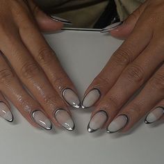 silver chrome outline nails Nail Design Glitter, Gel X Nails, Silver Nail Polish, X Nails, Silver Nail Designs, Opal Nails, Chrome Nail Art