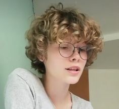 Short Curly Fluffy Hair, Gender Haircut, Ftm Haircuts Curly, Non Binary Haircuts Curly, Nonbinary Hair, Ftm Haircuts, Non Binary Haircuts, Undercut Curly Hair, Haircuts Curly