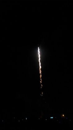 fireworks are lit up in the dark sky