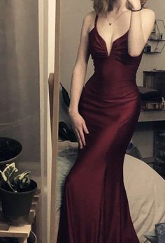 Wine Red Elegant Dress, Red Long Dresses Elegant, Dark Red Classy Dress, Prom Dresses Hourglass Shape, Prom Dress Wine Red, Crimson Prom Dress, Dresses Aesthetic Formal, Deep Red Prom Dresses, Aussie Formal Dresses