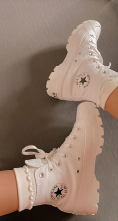 Fashion Shoes Heels, All Stars Converse, Cute Sneakers, Shoe Design, Hype Shoes, Girly Shoes