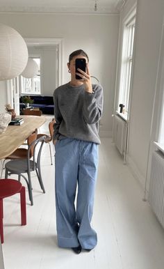 Grey Jumper Outfit, Striped Linen Pants Outfit, Striped Trousers Outfit, Pajama Pants Outfit, Stripe Pants Outfit, Form Outfits, Office Fits, 6th Form