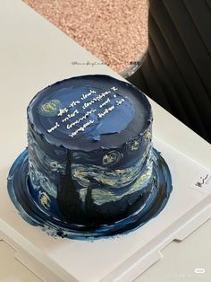 there is a cake that has been decorated to look like the starry night sky