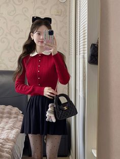 Christmas Outfits Korean Style, Asian Christmas Outfit, Red Outfit Aesthetic Korean, Christmas Ootd Korean, Winter Outfit Asian, Korean Christmas Outfit, Winter Birthday Outfit, Parisian Outfit