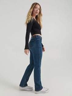 AT THE PEAK OF TIMELESS STYLE AND VERSATILITY A staple in the Wrangler® assortment and a staple in women's closets around the world. These Wrangler women's straight leg jeans are crafted with a figure-flattering high rise that contours your curves with a comfortable, no-gap waistband. The classic straight leg silhouette extends from the thigh through the hem for an opening that fits snugly around boots, heels, sandals, and sneakers. Versatile, year-round style reaches its peak with these timeles Cute Straight Leg Jeans, Straight Jeans Boots, Amazon Jeans Women, Petite Jeans For Women, Mom Jeans With Boots, Women’s Jeans, Boot Cut Jeans Outfit, Shoes To Wear With Jeans, Womens Straight Leg Jeans