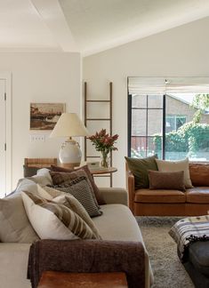 a living room filled with furniture and a lamp