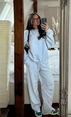 Elevated Comfy Outfit, Knit Trousers Outfit, Comfy Study Outfit, Leggings Comfy Outfit, Cute Airport Fits, Chill Winter Outfit, Clear Outfit, Winter Weather Outfits, Chill Outfit Ideas