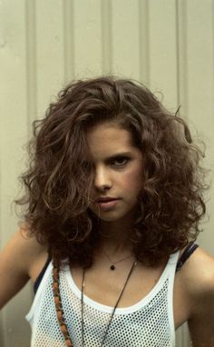 lepigeonmtl: Annick More Mid Length Curly Hairstyles, Curly Hair Model, Vision 2023, Bob Haircut Curly, Hair 2024