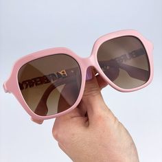 Burberry Be4389 406113 Sunglasses Pink Brown Gradient Oversized Square Women Brand: Burberry Collection 2023 Model: Be4389 Color Code: 406113 Gender: Women Frame Color: Pink Lens Color: Brown Gradient Lens Material: Polyamide Bio Frame Shape: Square Frame Style: Full-Rim Frame Material: Acetate Size: 55x16x140 100% Uv Protection. Made In Italy. Full Retail Package With All Accessories: Box, Case, Cloth And All Paperwork. 100% Authentic! Pink Burberry Sunglasses, Pink Sunglasses For Everyday Summer Use, Pink Sunglasses For Summer Everyday Use, Pink Sunglasses For Everyday Summer Wear, Pink Tinted Everyday Sunglasses, Pink Square Frame Sunglasses For Beach, Trendy Pink Square Frame Sunglasses, Pink Feminine Sunglasses, Pink Sunglasses With Uv Protection And Square Frame