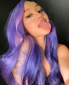 Lilac And Dark Green, Red Scene Hair, Dark Green Hair, Black Hair Video, Pink Hair Dye, Wanna Kiss, Lilac Hair, Hair Color Pastel, Lavender Hair