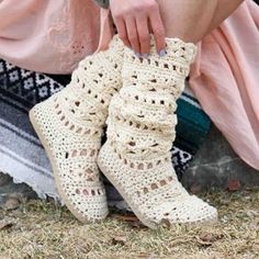 CROCHET PATTERN LYA short bootsbuttonsslippersall women | Etsy Crochet Boots Free Pattern, Crocheted Socks, Crochet Boots Pattern, Modern Haken, Crochet Slipper Boots, Make And Do Crew, Barefoot Sandal, Lightweight Boots, Womens Crochet Patterns