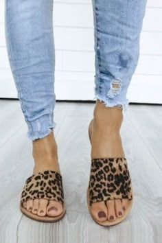 Single Band Animal Print Sandals Slides-Leopard Print Leopard Slides, Sandals Outfits, Leopard Sandals, Blazer Outfit, Looks Chic, Slide On