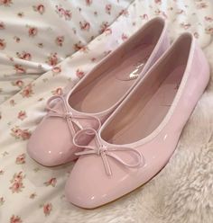 Croquette Aesthetic, Sepatu Pump, Soft Princess, It Aesthetic, Ballet Flats Outfit, Pink Ballet Flats, Pretty Ballerinas, Pink Flats, Aesthetic Coquette