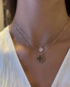 Van Cleef Alhambra, Van Cleef Necklace, Van Cleef And Arpels Jewelry, Four Leaf Clover Necklace, Clover Pendant, Van Cleef And Arpels, Luxe Jewelry