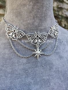 Handmade unique triple luna moth choker necklace with north star and dangling chains, So magical! 🎇 PLEASE read my shop announcement AND item description and take a good look at every photo before placing an order so you know what to expect right now. Plus, when ordering from outside Europe, don't forget to provide a phone number for the courier to ensure the fastest and smoothest delivery. Stainless steel chain and findings, won't rust or anything  🌿 This is a short choker necklace, about 13 Choker Necklace Silver, Textile Bag, Celestial Necklace, Insect Jewelry, Luna Moth, Star Chain, Gender Envy, Punk Jewelry, Themed Jewelry