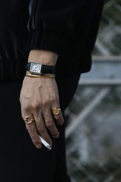 Watch Aesthetic Man, Gold Accessories Men, Old Money Accessories Men, Mans Jewellery, Men Accessories Aesthetic, Men’s Ring, Men Jewelry Aesthetic, Mens Jewelry Aesthetic, Old Money Outfits