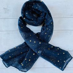 D E S C R I P T I O N : Adorable and fun night sky 🌌 scarf. Midnight blue with twinkling golden stars all over scarf.  Perfect for all seasons. Lightweight, very soft, and feminine.  Can be used as a scarf, hijab, shawl, or cover-up at the beach. Made from the softest materials easy care and a lovely piece to own. Size: 180x75cm Material: 50% Cotton 50% Viscose G I F T : Please feel free to include a message if you are sending a gift to a loved one ♥  Please have a look at my listing. Gift Wrap Witchy Outfits, Star Shawl, Women Birthday Gifts, Scarf Summer, Scarf Hijab, Sage Green Dress, Holiday Accessories, Gifts For Mother, Star Clothing