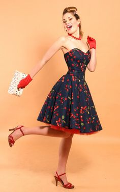 Moda Pin Up, Vintage Pin Ups, Shooting Pose, Rockabilly Mode, Victory Rolls