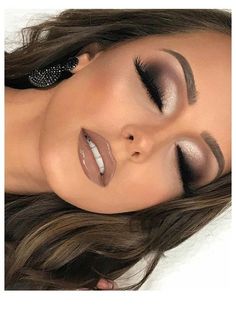 High Glam Wedding Makeup, Natural Smokey Eye Makeup Wedding, Smokey Eye Glam Makeup, Elegant Makeup Ideas, Champagne Makeup Look, Machiaj Smokey Eyes, Burgundy Eye Makeup, Make Up Diy, Skincare Favorites