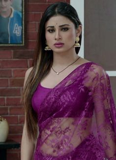 Mouni Roy Saree, Prequel Memes, Mouni Roy, Bollywood Hairstyles, Indian Tv Actress, Indian Actress Hot Pics, Indian Beauty Saree, Desi Beauty