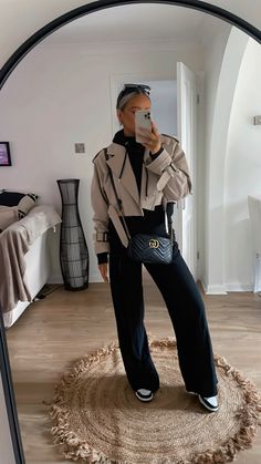 Cute Retail Outfits, Staff Party Outfit Casual, St Vincent Outfit, Aesthetic Dressing Ideas, Spring Outfits Basic, Casual Meal Outfit, November Outfits 2023, Trench Coat Style Women, Style Inspiration 2024