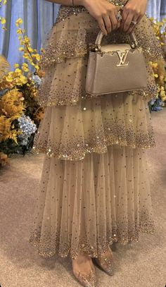 Indian Wedding Outfits Guest, Khaleeji Abaya, Luxury Lifestyle Girly, Indian Wedding Outfit, Arabian Beauty Women, Modesty Fashion, Muslim Fashion Dress