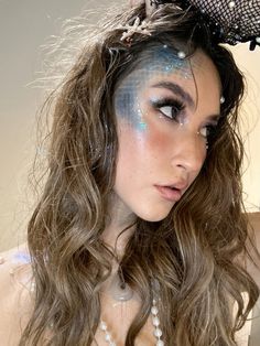 halloween siren mermaid costume siren makeup Showy Halloween Costume, Mermaid Makeup Inspiration, Under The Sea Theme Outfit Women, Mako Mermaids Costume, Halloween Mermaid Art, Mermaid Halloween Costumes Women, Mermaid Hair Halloween, Mermaid Theme Makeup