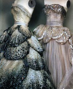 Christian Dior Gown Details, circa 1949. Photographer: Sheila Metzner for American VogueDecember 1986. Christian Dior Gowns, Dior Gown, 파티 드레스, Retro Mode, Vintage Couture, Vestidos Vintage, Zuhair Murad, Moda Vintage, Gorgeous Gowns