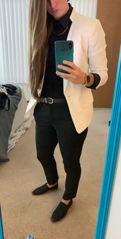 Tomboy Cocktail Attire, Trendy Lesbian Outfits, Business Casual Tomboy Work Outfits, Masculine Female Wedding Outfit, Tomboy Interview Outfit, Tomboy Cowboy Outfits, Lesbian Outfits For Wedding Guest, Chic Lesbian Outfit, Lesbian Blazer Outfit